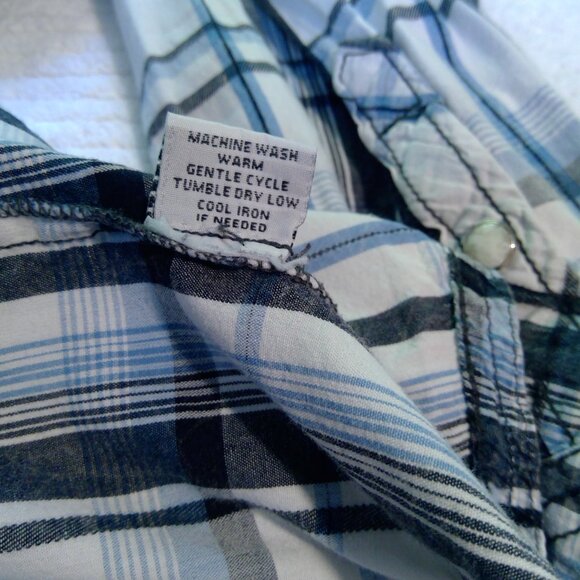 BKE Men's Long Sleeve Button-Up Blue and White Plaid Shirt (Size Medium) - Picture 8 of 10